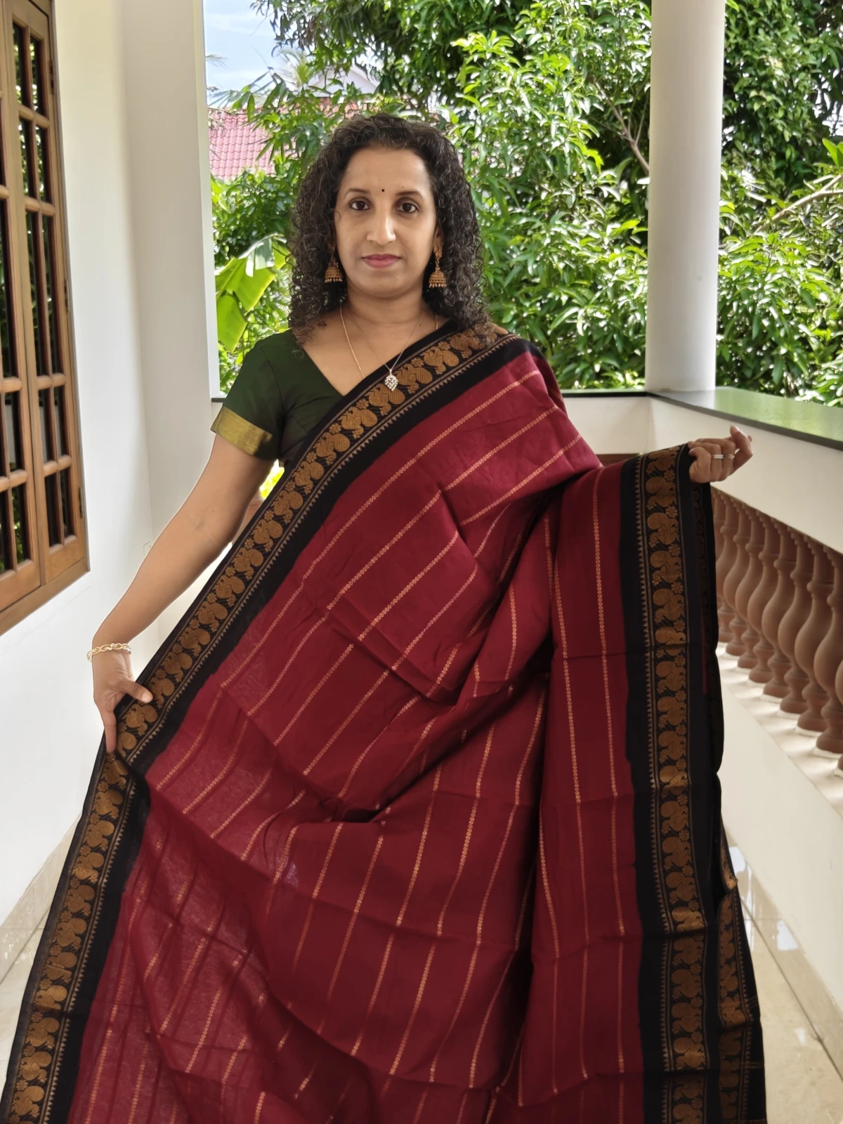 Dark Wine And Black Madurai Sungudi Cotton Saree Pcs069(1)